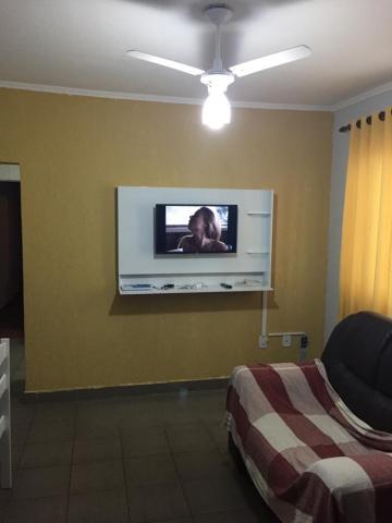 Apartamento à venda com 02 dormitórios no bairro Vila Guilhermina, na cidade de Praia Grande/SP.