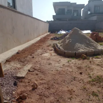 TERRENO PLANO À VENDA NO CONDOMÍNIO BRISAS JUNDIAÍ, BAIRRO JARDIM DAS SAMAMBAIAS EM JUNDIAÍ-SP.