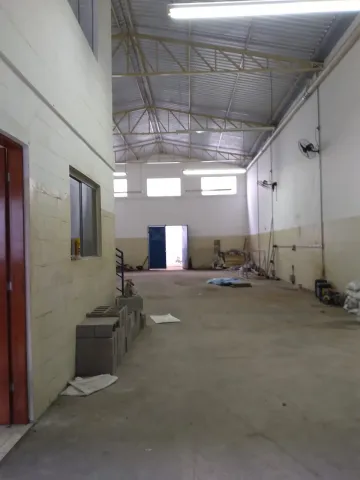 GALPÃO INDUSTRIAL/COMERCIAL À VENDA LOCALIZADO NO BAIRRO SANTO ANTÔNIO EM LOUVEIRA-SP.