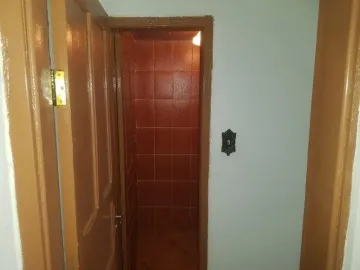 CASA À VENDA COM 02 DORMITÓRIOS, LOCALIZADA NO BAIRRO VILA ARENS II EM JUNDIAÍ-SP.