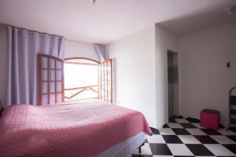 Casa a venda com 4 dormitórios, 1 suíte e duas vagas em Várzea Paulista, SP
