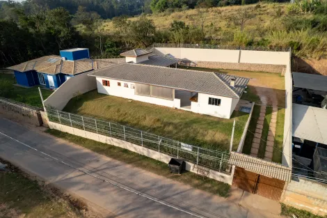 Chácara de 1.000 m², com 234 m² de área útil na Vila Bandeirantes em Jundiaí/SP