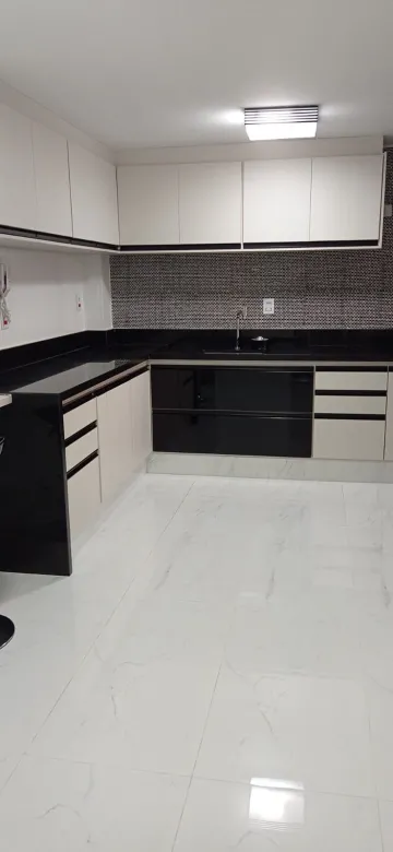 APARTAMENTO À VENDA COM 02 DORMITÓRIOS - EDIFÍCIO SÃO PEDRO - CENTRO EM ITATIBA/SP.