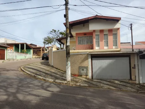 CASA À VENDA COM 04 DORMITÓRIOS (01 SUÍTE), LOCALIZADA NO BAIRRO VILA TAVARES EM CAMPO LIMPO PAULISTA/SP